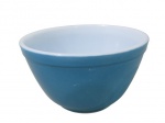 VIDROS, Bowl americano em vidro opalinado na cor azul, manufatura PYREX. Med.: 8x14,5cm.