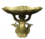 BRONZE, Saboneteira em bronze polido em formato de concha, sustentado por figura representando sereia. Med.: 11x14x9,5cm.