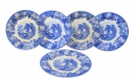 WOOD'S WARE, Enoch Wood's, Inglaterra, Cinco pratos para sobremesa em faiança inglesa vitrificada com pintura de flores, folhagens e fazenda na tonalidade azul. 2 com marcas do tempo. Med.: 17,5cm,