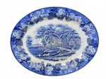 WOOD'S WARE, Enoch Wood's, Inglaterra, Travessa oval em faiança inglesa vitrificada com pintura de flores, folhagens e fazenda na tonalidade azul. Possui marcas do tempo. Med.: 30,5x24,5cm.