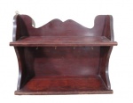 MOBILIARIO, Porta xícaras confeccionada em madeira, bordas recortadas, suporte para 11 xícaras. Med.: 44x47x15cm.