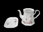 WINTERLING, ROSLAU, BAVARIA, RAPHAELA, Bule para chá e pequena bandeja em porcelana esmaltada na tonalidade branca, formato oitavado, com pintura de flores e folhagens em policromia e bordas filetadas na cor verde. Bule sem tampa. Med.: 14x21x10cm / 19x13,5cm.