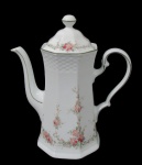 WINTERLING, ROSLAU, BAVARIA, RAPHAELA, Bule para café em porcelana esmaltada na tonalidade branca, formato oitavado, com pintura de flores e folhagens em policromia e bordas filetadas na cor verde. Med.: 25x22x10cm.