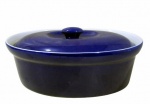 FAIANÇA, Sopeira em faiança vitrificada, esmaltada na tonalidade azul cobalto, formato oval, corpo escalonado. Marcado no fundo. Med.: 12x31x20cm.