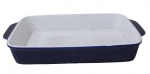 FAIANÇA, Travessa retangular em faiança vitrificada, esmaltada na tonalidade azul cobalto. Apresenta craquele. Marcado no fundo. Med.: 6x38,5x23,5cm.