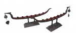 BRONZE, Par de candelabros Menorah, confeccionados em bronze, com rico cinzelado, representando barco viking, finalizado por sino, apoiado sobre 2 colunas balaustres, sobre base retangular escalonada. Med.: 19x52x7cm.