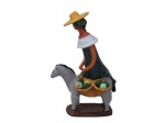 CENTRO ARTESAMAL, Higüerito, Moca, Republica Dominicana, Escultura confeccionada em barro vitrificado, representando figura feminina andando a cavalo com cesto de frutos, ditas: "Muñeca sin rostro", esmaltada em rica policromia, pescoço colado. Med.: 26x17x11,5cm.