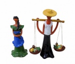 CENTRO ARTESAMAL, Higüerito, Moca, Republica Dominicana, Duas esculturas confeccionada em barro vitrificado, 1 representando figura feminina e 1 vendedor de frutas, ditas: "Muñeca sin rostro", esmaltada em rica policromia, ambos apresentam bicados e colados. Med.: 18cm / 22cm.