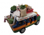 ESCULTURAS, Vargas Muñoz, Colombia, Escultura confeccionada em cerâmica esmaltada, representando carro, com figuras, animais e frutos em relevo, com inscrições: PITALITO, SAN AGUSTIN, EL PARQUE, RAPIDO PITALITO. Apresenta bicados e partes quebradas. Med.: 13x21x9cm.