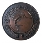 MEDALHAS, Medalha comemorativa confeccionada em bronze com inscrições: TEMPORADA DE PESCA OCEÂNICA 1974/75, verso: IATE CLUBE DO RIO DE JANEIRO. Med.: 7cm.