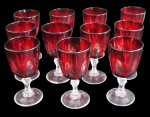 FRANCE, Onze taças para licor em vidro na tonalidade vermelha, haste facetada translucida apoiada sobre base circular. Med.: 8,5x4,5cm.