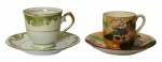 PORCELANA, Lote com 2 xícaras de coleção com seus respectivos pires, sendo: A)1 da manufatura REGINA, confeccionada em porcelana esmaltada na tonalidade branca, espessa faixa na cor verde com pintura de guirlanda floral em ouro, apresenta falhas na douração (5x7,5x5,5cm / 10,5cm) e B) 1 em faiança oriental vitrificada, dita: Satzuma, com pintura de paisagem em relevo e policromia, apresenta craquele (5x6x4,5cm / 10cm).