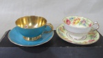 PARAGON, Inglaterra, Duas xícaras para café e seus respectivos pires, sendo: A) 1 esmaltada na tonalidade azul, com pintura de flores e folhagens em policromia, interior em vasta douração, base e alça filetada a ouro (4x9x7,5cm / 11cm) e B) 1 esmaltada na tonalidade amarela, com pintura de flores e folhagens em policromia, borda e alça filetada a ouro (4x9x7,5cm / 11cm).