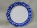 W.H GRINDLEY & Cº, Inglaterra, Prato decorativo em porcelana esmaltada na tonalidade branca,  com pintura de flores e arabescos na tonalidade azul borrão. Med.: 23cm.