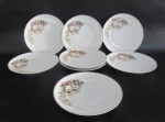 SCHMIDT - Oito pratos para sobremesa em porcelana nacional esmaltada na tonalidade branca com pintura de flores e folhagem em policromia e realces em branco, borda filetada a prata com pequenas falhas. Med.: 19cm.