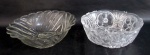 CRISTAIS - Duas saladeiras em cristal translucido, sendo: A) 1 ricamente lapidada em baixo relevo por estrelas, esferas e caneluras com borda ondulada (8x22cm) (Possui ínfimos bicados na borda) e B) 1 lapidada em gomos com borda ondulada (8,5x26cm).