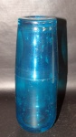VIDRO - Um verdô confeccionado em vidro na tonalidade azul. Falta o prato. Med.: 23x7cm.