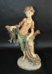ESCULTURAS - Escultura em resina italiana representando menino pescador em rica policromia. Med.: 26x15cm.