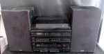 ELETRÔNICOS - Sanyo GXT 848, Música Estéreo, Toca-discos Deck, confeccionado em plástico rígido, Acompanha 2 caixas de som. Não testado e sem garantia de funcionamento. Med.: 34x42x34cm / 51x28x19cm.