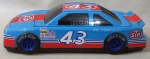 DIVERSOS - Carro Richard Petty STP-43 Campeonato De Carro Fita Vhs/Vcr rebobinadora, sem fonte, não testado e sem garantia de funcionamento. Med.: 10x33x15cm.