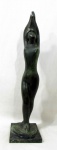 BRONZE - " Nu Feminino" Berenice - escultura em bronze patinado na cor verde, apoiada sobre base em mármore na cor preta. Assinatura não identificada. Medidas: 72x17x12cm.
