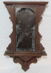 RELÓGIOS, Caixa para relógio de parede, confeccionada em madeira, parte inferior recortada, frente com porta articulada envidraçada, vidro jateado com falhas na pintura, falta acabamento superior. Medidas: 60x34x10,5cm.