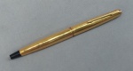 CANETA, uma (01) PARKER Ind. Brasileira, tinteiro corpo dourado e preto, folheada a ouro 12k; usada não testada sem garantias de funcionamento.