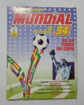Album Copa 1994 Autografado e Completo! Rarissímo. AUTOGRAFADO NA ÉPOCA POR PRATICAMENTO TODOS OS JOGADORES QUE ESTIVEREM PRESENTES NA CONQUISTA DO TÍTULO!ÁLBUM COMPLETO! UMA RELÍQUIA!INCLUINDO ASSINATURA DO RONALDO FENOMENO NO INICIO DA CARREIRA, DO MELHOR JOGADOR DA COPA ROMÁRIO E DO CAPITÃO DUNGA! Ótimo Estado de Conservação.