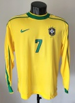 Camisa Rivaldo Usada em Jogo Brasil X Alemanha Amistoso 1998 com Prova de Foto. Camisa usada em amistoso Pré Copa de 1998 Contra a Alemanha.  Tem prova de foto, Camisa original modelo Profissional. Made in USA, Tamanho M. Ainda com as marcas e sujeira do jogo.