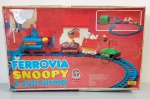 Brinquedos Estrela - Ferrovia Snoopy e sua turma, o brinquedo está em ordem e funcionando, acompanha caixa que tem algumas avarias.Obs:Item que fazia parte do acervo de um grande colecionador e agora está disponivel para venda nesse leilão.