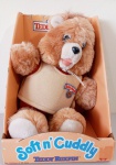 Urso Ted Ruxpin Anos 80 Original, acompanha caixa com alguns amassados/avarias. Obs:Item que fazia parte do acervo de um grande colecionador e agora está disponivel para venda nesse leilão.