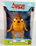 Figura do Jake, o cachorro e grande amigo de Finn. Peça com cerca de 15 cm com braços articulados. Lacrado