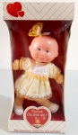 Boneca Quem Me Quer - Pequerrucho - Estrela Anos 80 Lacrada em bom estado, medindo aproximadamente 20 cm