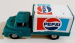 Miniatura de Antigo Caminhão Da Pépsi. Marca: Glasslite. Confeccionado em lata e plástico.
