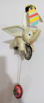 Dumbo Equilibrista - o Elefante Voador - década de 70 - em plástico e metal - mede aproximadamente 25 cm de altura. Em muito bom estado.