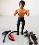 RAMBO - GLASSLITE - Antiga figura do personagem Rambo da série de tv acompanhado acessorios. Medindo 17cm de altura.
