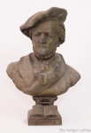 G. LEROUX  busto de Richard Wagner, em petit bronze, selo de fundição francesa  Paris. Med. 29 x 20 cm. Assinada. Estimativa R$ 800,00/ R$ 1.200,00