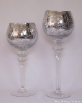 Conjunto de 2 taças altas e bojudas em vidro salpicados de pó de prata, 1 delas com pequenos bicados na borda. Alt. 30 e 35 cm.