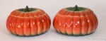 Conjunto de 2 morangas com tampas em cerâmica vitrificada, med. 18 x 22 cm.