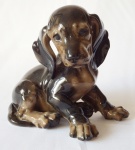 Linda escultura de Cão, em porcelana alemã, manufatura Rosenthal, med. 15 x 17 x 11 cm. Estimativa R$ 350,00/ R$ 450,00