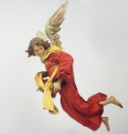 ANJO DA ANUNCIAÇÃO  ESCOLA DE GIUSEPPE SAMMARTINO (17201793) GRANDE E ESPLENDOROSA ESCULTURA NAPOLITANA COM ASAS, PERNAS E BRAÇOS FINAMENTE ESCULPIDOS EM MADEIRA, CORPO ARTICULADO EM ESTOPA E ARAME E MARAVILHOSA  CABEÇA E OMBROS ESCULPIDOS EM TERRACORA POLICROMADA COM EXPRESSIVOS OLHOS EM VIDRO. OLHAR VÍVIDO, EXPRESSÃO ANGELICAL. CINGE ROUPAS EM CETIM COM PASSAMANARIA EM FIOS DE OURO. INTEGRAVA PRESÉPIO NAPOLITANO SETECENTISTA SENDO UM DOS ANJOS QUE ANUNCIARAM AOS PASTORES O NASCIMENTO DE CRISTO. EXEMPLAR DE ANJOS DE PRESÉPIO NAPOLITANO COMO ESTE INTEGRAM O ACERVO DO METROPOLITAN MUSEUN EM NOVA YORK ( VIDE EM: https://www.metmuseum.org/art/collection/search/120019761?ft=*&pos=16&nextInternalLocale=en&oid=120019761&rpp=20&exhibitionId=%7B11D5F79F-EAE1-4F51-A594-E331B5882169%7D&pg=1). REINO DE NÁPOLI, SEC. XVIII. 40 CM DE ALTURA.NOTA: Uma primeiríssima representação cénica do presépio pode já ser atribuída à antiga arte cristã das catacumbas e dos sarcófagos, onde se reproduzem cenas do Menino Jesus , da Virgem e dos dois animais que o aquecem. A princípio, a figura de São José é deixada de lado, para ser introduzida posteriormente.Na Idade Média, foi São Francisco de Assis quem reproduziu o presépio em Greccio, provavelmente para agradar a alguémGiovanni Velita que, gravemente doente, não pode viajar de Greccio para Assis. Já em 1292 , o arcebispo de Amalfi mandou erigir na catedral um presépio grandioso. A cena tradicional vai evoluindo progressivamente e enriquecendo-se com outras personagens naquele presépio napolitano que, já a partir do século XIV, começa a definir-se como a sua própria arte: novas personagens são inseridas fora da gruta , estranhas à cena sublime. Vittorio Gleijeses escreve em seu Feste, Farina e Forca :Os novos personagens ... trazem calor e movimento ao presépio com vivacidade e com o colorido dos usos populares. O povo, que se reconhece na multidão adoradora , dá na poesia desta arte um testemunho de seu amor ao Divino Menino. Segue-se, portanto, o nascimento de um presépio napolitano  animado de festa .Além da gruta sagrada, acrescentam-se os Magos, o rebanho, os pastores, os flautistas e as tabernas; numa mistura do sagrado e do profano  espelho do ser napolitano  que confunde épocas e costumes. Encontramo-nos, portanto, perante uma verdadeira escultura menor da época barroca, arte que também dá vida ao florescente ofício do vestiarista , que se ocupa do vestuário dos pastores. O presépio torna-se, portanto, uma arte sublime em Nápoles, encantando primeiro os vice-reis e depois a realeza ; Carlos e Fernando II de Bourbon criaram de forma independente aquele microcosmo feito de madeira e barro. O próprio Fernando II ficou tão fascinado com o presépio que, por ocasião da inauguração da ferrovia Nápoles-Caserta em 1840, mandou transportar o presípio da casa real de Caserta para o Palácio de Nápoles. Em Nápoles, o Natal começa cedo. Imediatamente após o dia 2 de novembro  dia em que se celebram os mortos  o inefável San Gregorio Armeno torna-se gradualmente povoado por turistas e entusiastas em busca desses pastores inimitáveis. Entre os protagonistas absolutos do presépio, um lugar de primeira importância é atribuído a Benino , o adormecido, que lembra o Deus Pan , o Deus dos Pastores da Grécia Antiga, que sonha com uma nova ordem para o mundo. A este respeito, é justo recordar que em Nápoles o tema pastoral está intimamente ligado à Natividade; da Arcádia de Sannazaro até o século XVIII, período em que o presépio napolitano atingiu seu auge.O sono de Benino, então, também pode ser referido a uma passagem evangélica:  E os anjos deram o anúncio aos pastores adormecidos . Não deve ser considerado de forma alguma uma representação da ociosidade de um jovem pastor; mas o momento em que o homem abandona todas as formas de racionalidade e materialismo. Mergulhar numa dimensão Alta , longe de qualquer classificação "humana" e "terrestre".