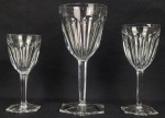 BACCARAT HARCOURT  COM SELO DA MANUFATUTRA  MAGNIFICO E IMPECÁVEL  CONJUNTO DE TAÇAS EM CRISTAL DE BACCARAT MODELO HARCOURT PARA OITO PESSOAS. DOTADO DE 8 GRANDES TAÇAS PARA ÁGUA, 8 TAÇAS PARA VINHO TINHO, 8 TAÇAS PARA VINHO BRANCO E 8 TAÇAS PARA CHAMPAGNE. TOTAL DE 32 PEÇAS. FRANÇA, DEC. 50 .19 CM DE ALTURA (TAÇA PARA ÁGUA)NOTA: A coleção Harcourt 1841, é a mais antiga do catalogo Baccarat, é conhecida pelo seu design icônico. Criada em 1841, a taça Harcourt foi escolhida por ícones históricos.A coleção Harcourt 1841 também tem sido um marco do poder francês, selecionada desde a época de Napoleão III até seu uso contemporâneo no Palais de l'Élysée. O cristal Harcourt 1841 é caracterizado por sua forma arquitetônica: um formato impressionante, desde o padrão de corte plano do bojo, a geometria chanfrada da haste até o pé hexagonal. Seu trabalho artesanal é aparente de todos os ângulos de sua forma majestosa e graciosa. Beber um copo Harcourt 1841 é fazer parte do passado elegante e histórico da marca.