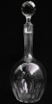 ANTONIO DA SILVA PRADO - BACCARAT - (IDENTICA AO APREGOADO NO LOTE ANTERIOR) DECANTER EM CRISTAL DE BACCARAT COM GARGALO LAPIDADO EM FACETAS ASSIM COM O TERÇO INFERIOR. AO CENTRO RESERVA COM AS INICIAIS DE ANTONIO DA SILVA PRADO, O CONSELHEIRO ANTONIO PRADO  (São Paulo, 25 de fevereiro de 1840  Rio de Janeiro, 23 de abril de 1929) . O CONSELHEIRO ANTONIO PRADO FOI UM IMPORTANTE POLÍTICO DO PERÍODO IMPERIAL E NO ALVORECER DA REPÚBLICA FOI O PRIMEIRO PREFEITO DA CIDADE DE SÃO PAULO. EXCELENTE ESTADO DE CONSERVAÇÃO! FRANÇA, SEC. XIX. 29 CM DE ALTURA.NOTA: Antônio da Silva Prado e seu irmão Martinho Prado Júnior (o Martinico Prado) foram colonizadores na região de Ribeirão Preto adquirindo a Fazendas São Martinho (na atual Pradópolis) e formando a Fazenda Guatapará que chegaram a possuir 20 milhões de pés de café. A Fazenda Guatapará recebeu o Rei da Bélgica, Alberto I da Bélgica, em setembro de 1920. Tal era o prestígio da família Silva Prado e do seu palacete que chegou a hospedar os reis da Bélgica. O conselheiro Antônio Prado também formou a fazenda Santa Veridiana, nome que homenageia sua mãe, que chegou a ter 4 milhões de pés de café, localizada no atual município de Santa Cruz das Palmeiras. Criou também o balneário do Guarujá, um empreendimento pioneiro para a época, o início do século XX. Antônio da Silva Prado foi banqueiro proprietário do Banco do Comércio e Indústria do Estado de São Paulo, conhecido posteriormente como Banco Comind, da Vidraria Santa Marina e dono de um frigorífico em Barretos e fundador, proprietário e presidente da Companhia Paulista de Estradas de Ferro por 36 anos.5 A Paulista, ficou conhecida mundialmente por sua eficiência e pontualidade e, se dedicou principalmente ao transporte de café e carnes. Foi também um dos pioneiros em reflorestamento no Brasil, plantando bosques para abastecer de lenha a Companhia Paulista de Estradas de Ferro. Em dezembro de 1921, Antônio da Silva Prado enviou uma carta ao Presidente da República Nilo Peçanha protestando contra o projeto de lei de valorização do café. A carta teve grande repercussão na imprensa, e, em janeiro de 1930, a carta foi citada, por Getúlio Vargas, no discurso de lançamento de sua candidatura à presidência da República.6 Antônio Prado escreveu ao Presidente Nilo Peçanha que a política de valorização do café (financiamento do Governo Federal para se reter sacas de café tentando aumentar seus preços) é desconhecer o mercado. O que era preciso, segundo Antônio da Silva Prado era se conseguir mais braços para a lavoura, diminuir os custos de produção e os custos de transportes, e, o governo fornecer mais capital, ensino profissionalizante, entre outras medidas.