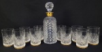 BACCARAT  REQUINTADO CONJUNTO PARA WHISKY EM CRISTAL COM GUARNIÇÕES EM BRONZE ORMOLU COMPOSTO POR DEZ COPOS E LINDA GARRAFA. O BRONZE É DECORADO COM FLORES RELEVADAS E BARRADOS COM GREGAS. IMPECÁVEL ESTADO DE CONSERVAÇÃO! FRANÇA, INICIO DO SEC. XX. 29 CM DE ALTURA (GARRAFA) E 11 X 7,5 CM (COPOS)