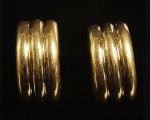 BRINCOS EM OURO 18K DE FEITIO GOMADO. 30 MM DE COMPRIMENTO. 3,02G