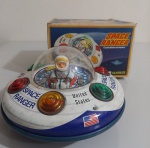Glasslite - Space Ranger, brinquedo nave espacial de lata com funcionamento a pilha, acompanha caixa com avarias. Brinquedo íntegro.