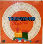 Brinquedo trenzinho musical da Hering, exemplar em bom estado de conservação, caixa com algumas avarias.