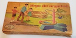 Antigo jogo de argolas, marca Coluna, em bom estado de conservação. Caixa medindo 17x35x 4,5 cm. Caixa com avarias.