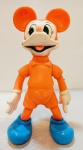 Boneco Mickey, Estrela. Apresenta desgates na pintura. Mede 32cm de altura.