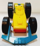 Brinquedo carrinho movido à pilha da marca Mimo, med. 8 x 24 cm (faltando  capacete do motorista, sem garantia de funcionamento)